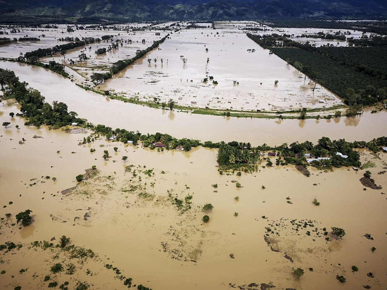 El Valle del Polochic, ubicado entre los departamentos de Alta Verapaz e Izabal, resultaba completamente inundado en una toma aérea realizada por la mañana del 06 de noviembre 2020. Archivo PzP