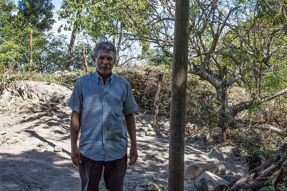 Reynaldo Fúnez se mantiene optimista a pesar de las perdidas continuas de cosechas debido al cambio climático. Jeff Ernst