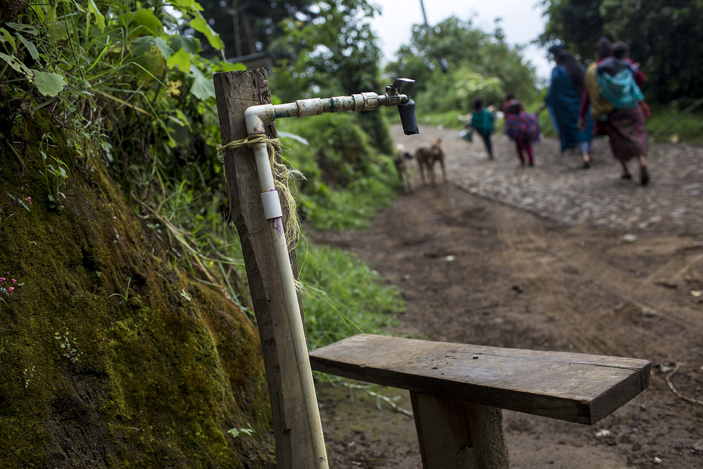 Uno de los muchos grifos públicos presentes en Vuelta Grande, aldea de la Antigua Guatemala. Según los comunitarios, la mayoría de las veces están secos. Simone Dalmasso
